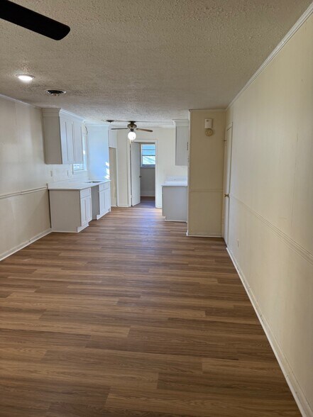 Building Photo - 907 George AVE