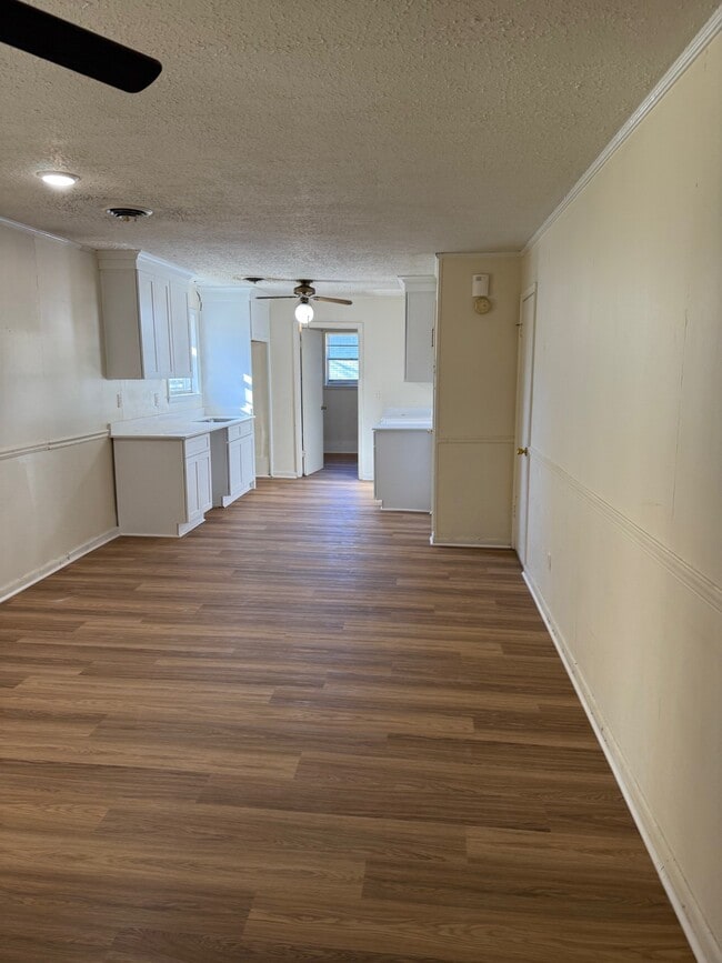 Building Photo - 907 George AVE