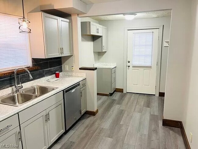 Building Photo - 903 Clay St