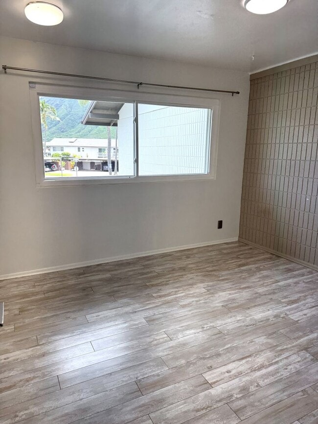 Building Photo - Koko Isle Circle - Renovated 3 bedroom, 2.5 bath townhome with carport