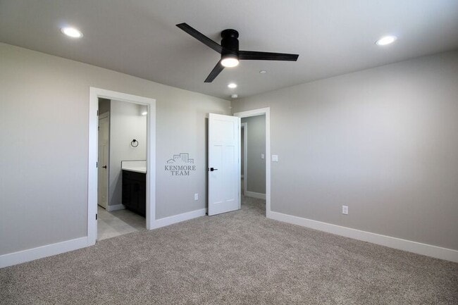 Building Photo - 735 Rio Vista Loop