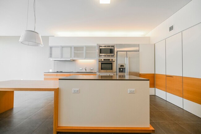 Building Photo - 1 bedroom in the heart of City Center on t...