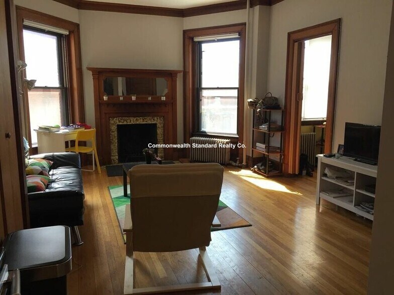 Building Photo - 849 Beacon St