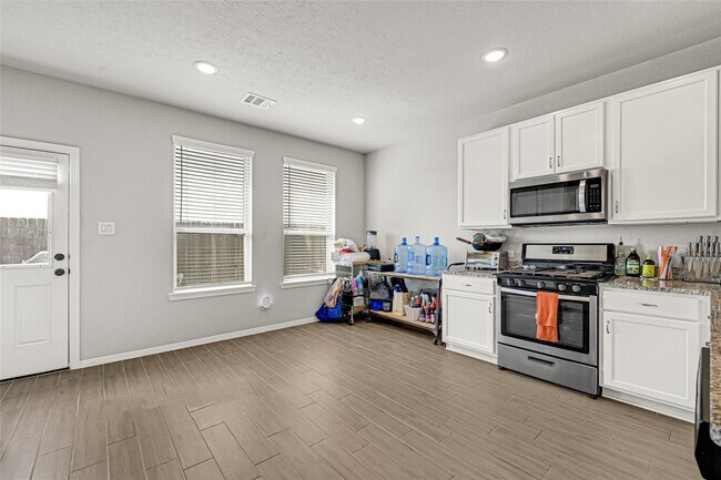 Building Photo - 25452 Northpark Lake Dr