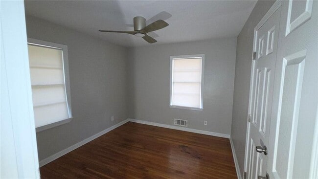 Building Photo - 136 Hillsdale Dr SE