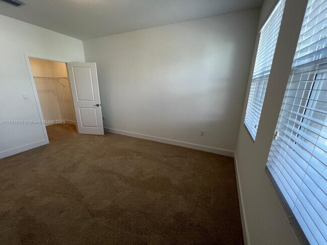 Building Photo - 109 SW 170th Ave