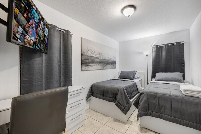 Building Photo - 5310 SW 138th Pl