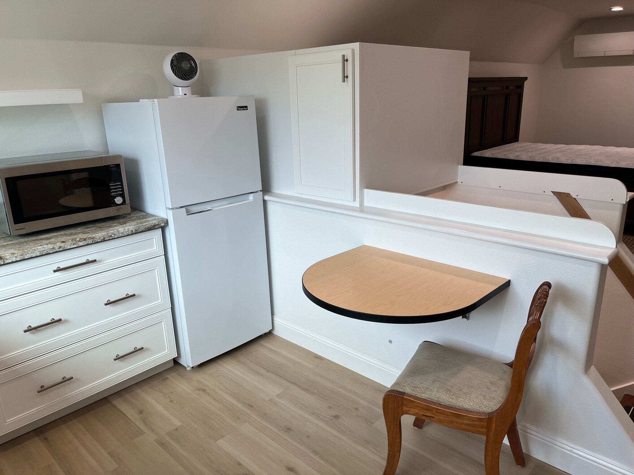 Microwave/Broiler - 6696 Mosquito Rd