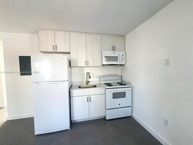 Building Photo - 1541 NW 1st Pl