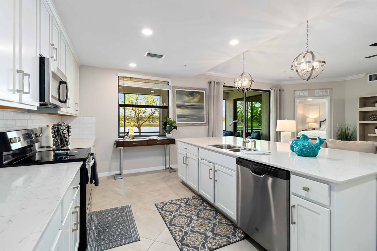 Building Photo - 10805 Tarflower Dr