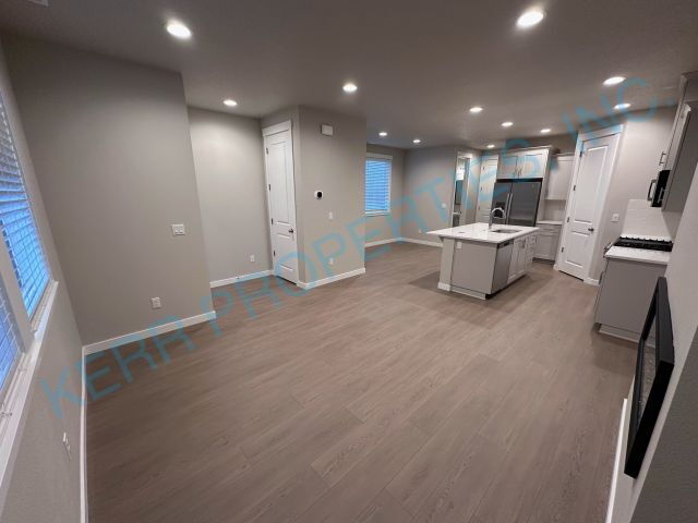 Building Photo - FREE RENT! Spacious 3-Bed Townhouse with 2.5 Baths in Charming Happy Valley!