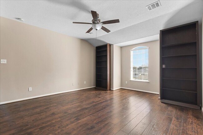 Building Photo - 16218 Bunker Ridge Rd