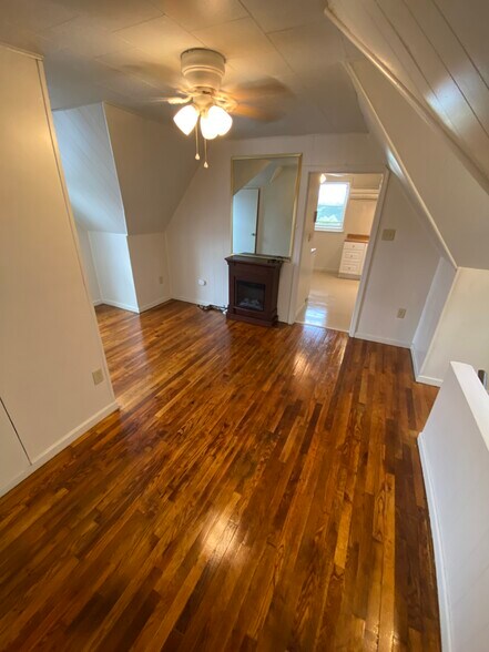 Living room - 3916 Coleman St