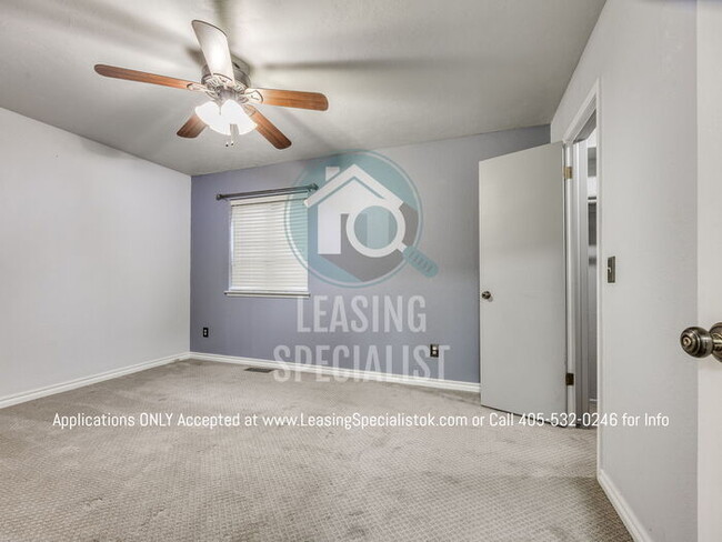 Building Photo - Warr Acres 3 Bed 2 Bath Home with a Pool!!