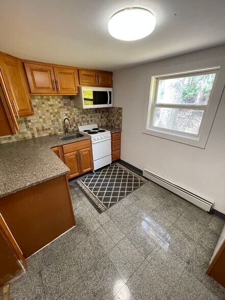 Kitchen - 26 Center Ave