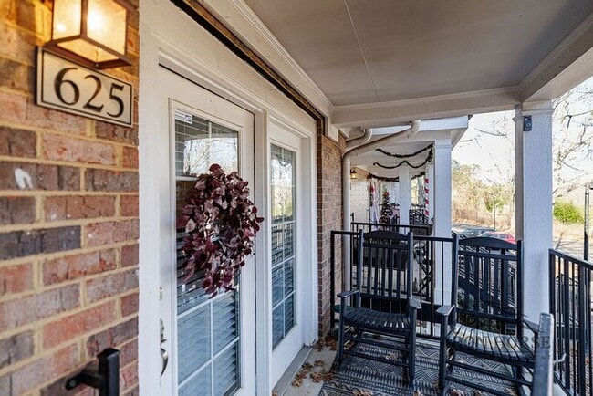 Building Photo - 1035 Barnett Shoals Rd