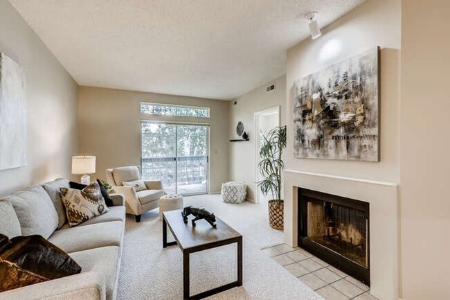 Building Photo - Cozy 2BED/2BATH Condo AVAILABLE April 4!