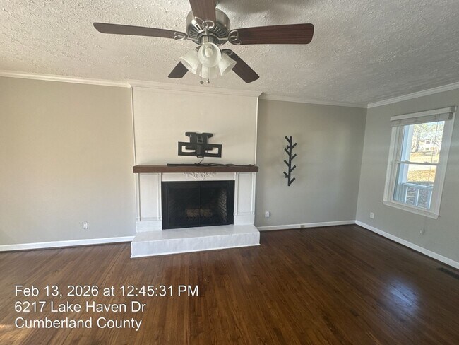 Building Photo - 6217 Lakehaven Dr