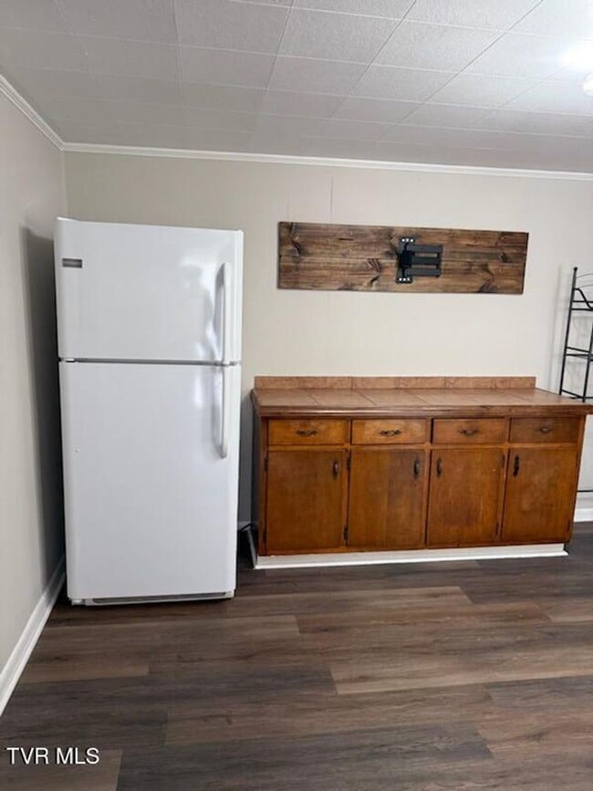 Building Photo - 4 Bedroom 2 Bath in Bristol, TN