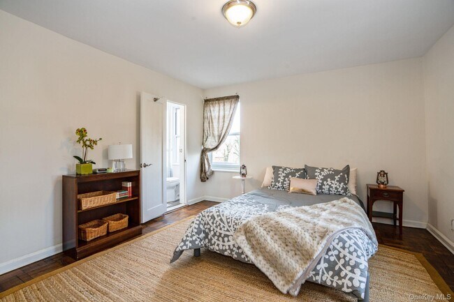 Building Photo - 565 Broadway St