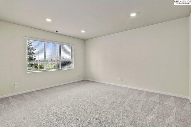 Building Photo - Your Ideal Home in Puyallup Awaits – Peaceful, Modern, Perfectly Located.