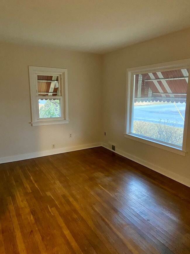 Building Photo - 4701 Lancaster St