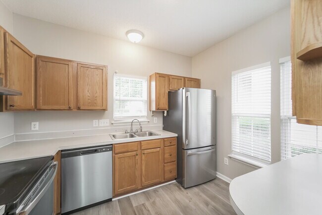 Building Photo - 8733 Cinnabay Dr