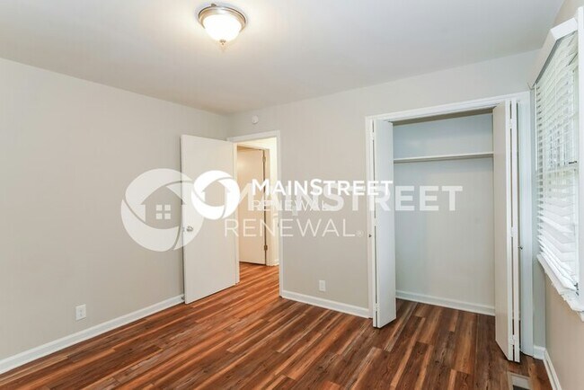 Building Photo - 3 Bedroom Pet-Friendly Home in HENDERSONVILLE, TN with Main Street Renewal