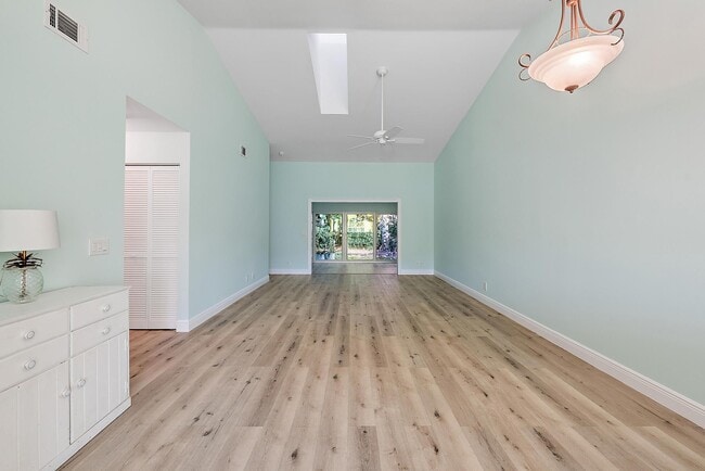 Building Photo - 10808 SE Sea Pines Cir