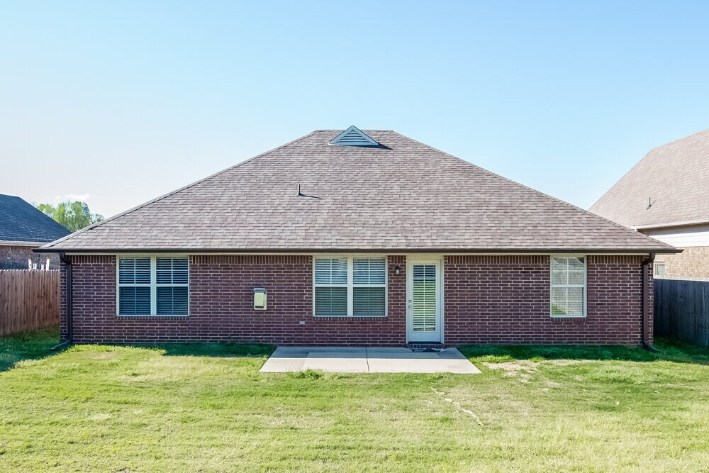 Building Photo - 2952 N Hartland Dr