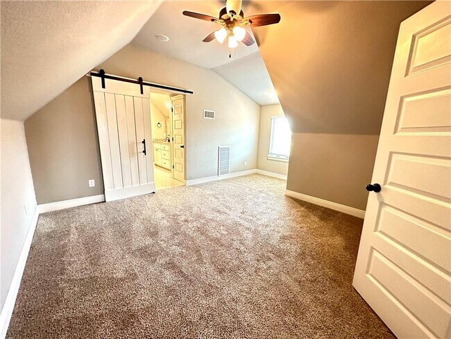 Building Photo - "Charming Fayetteville Home: 3 Bed, 3 Bath, 1709 Sq Ft with Granite & Hardwood Elegance!"