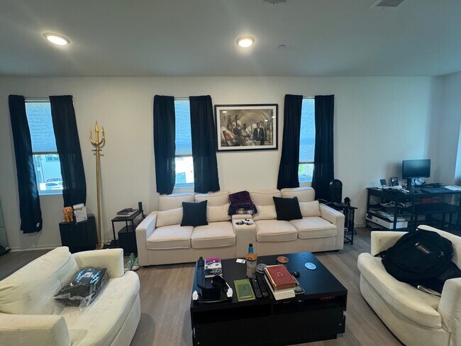 Building Photo - 5503 Sandcliff Ln