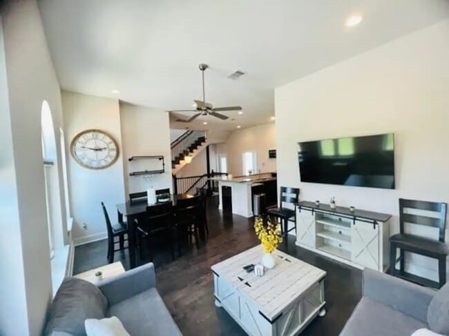 Building Photo - 1518 Tarley St