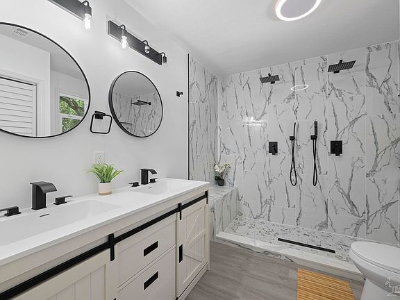 Building Photo - 908 E Lee St