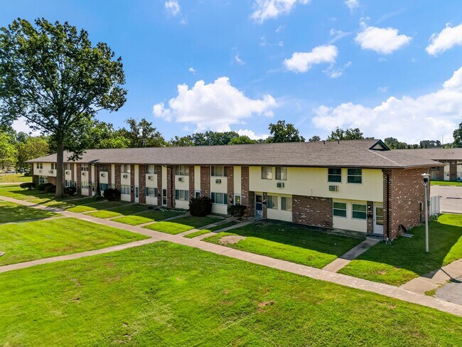 Building Photo - 7473 Hazelcrest Dr
