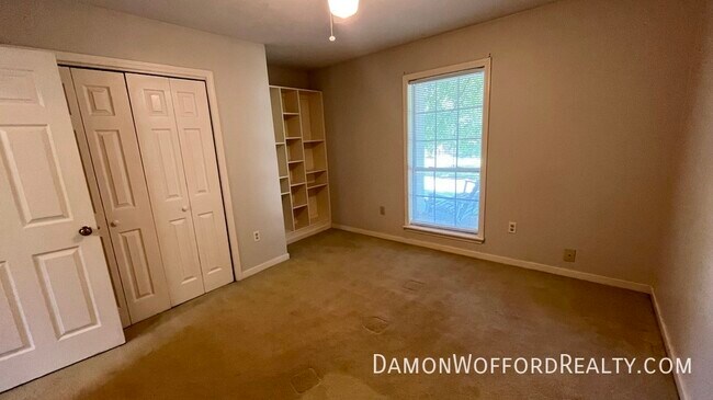 Building Photo - 308 Woodrun Dr