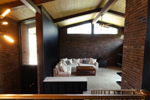 Building Photo - 6704 Green Meadow Ct