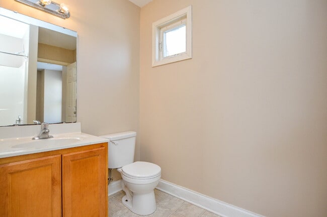 Building Photo - Downtown Walkable Townhome | 3 Bed | 2 Bath | $1,750