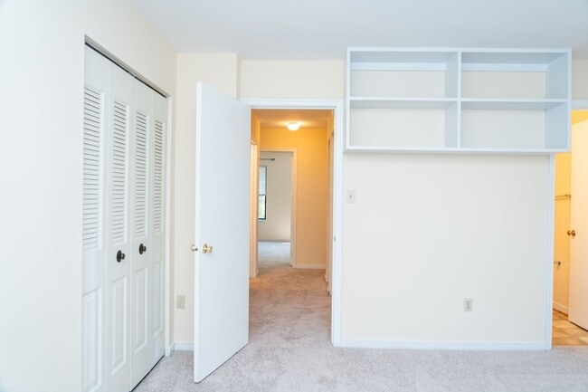 Building Photo - 1054 Cheshire Ct