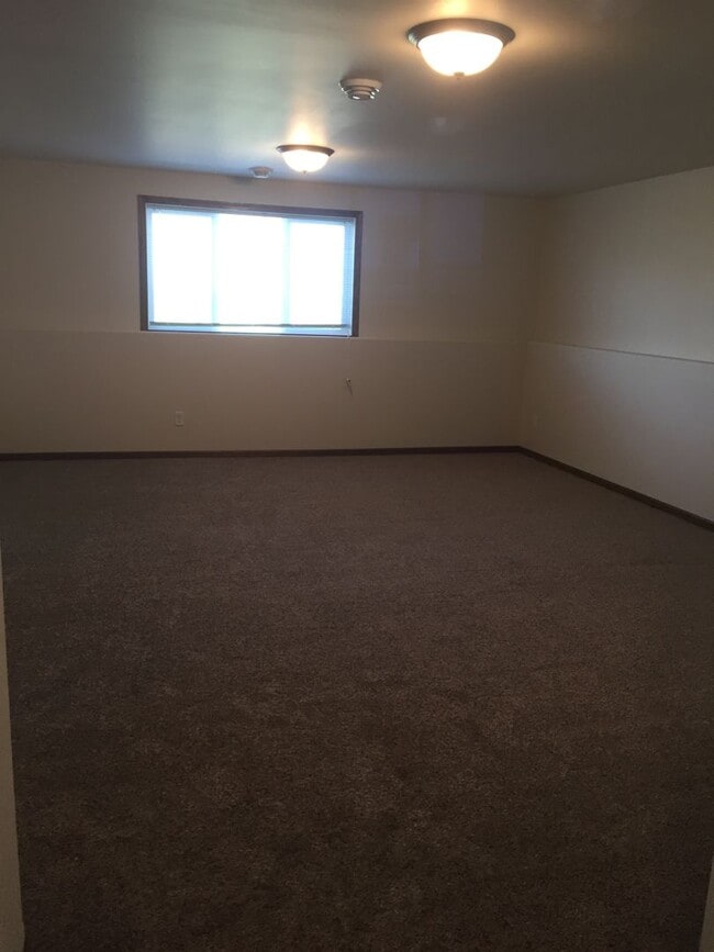 Building Photo - 3 Bed 3 Bath Twin Home