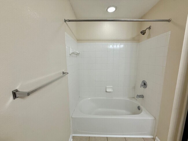 Building Photo - GROUND-LEVEL, 2-bedroom, 2-bath condo loca...