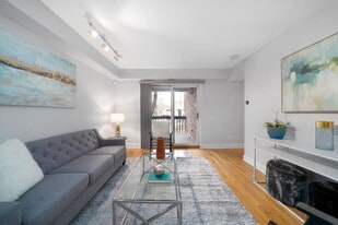 Building Photo - 2131 N Larrabee St