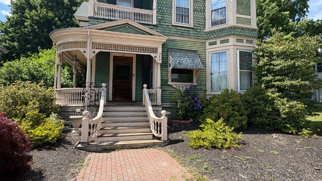 Building Photo - Stunning 4BR Victorian Home with 6 Off-Street Parking Spaces – Flexible Mid- to Long-Term Rental ...