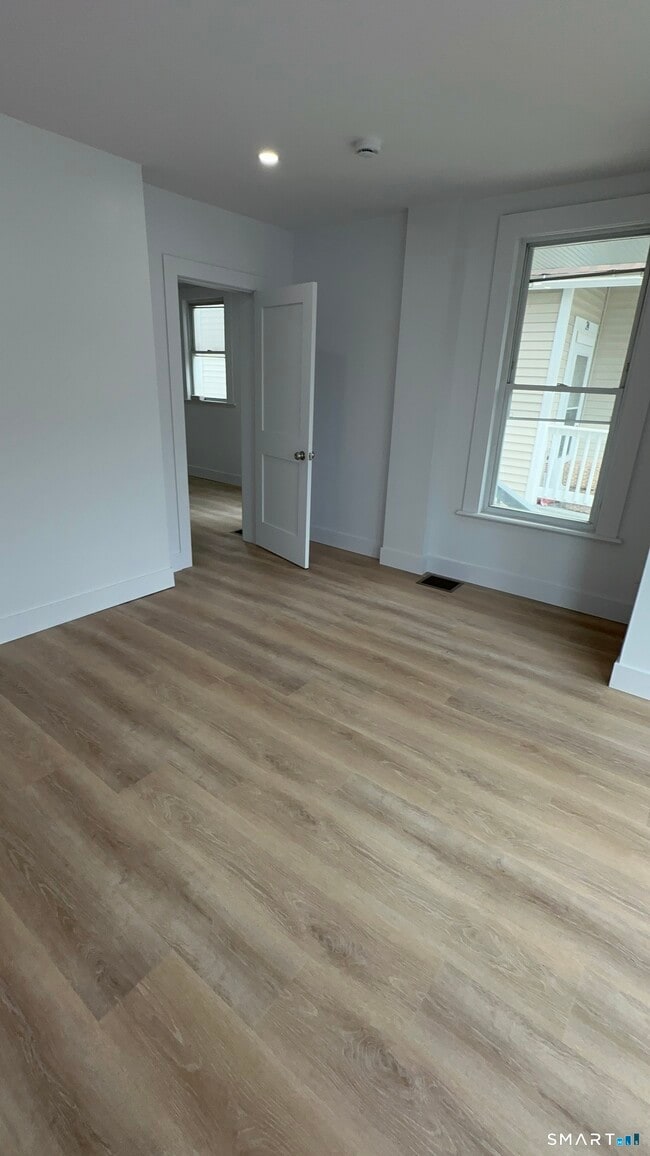 Building Photo - 26 Rowan St