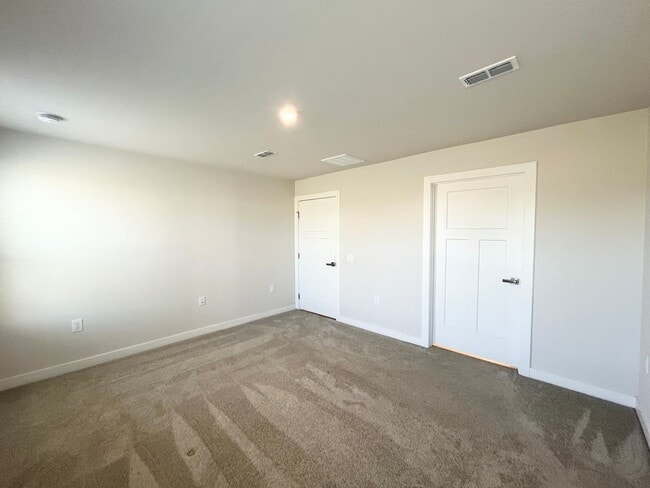 Building Photo - Charming 3BD, 2BA Fuquay Varina Home with Easy Access to Downtown Fuquay-Varina and Raleigh