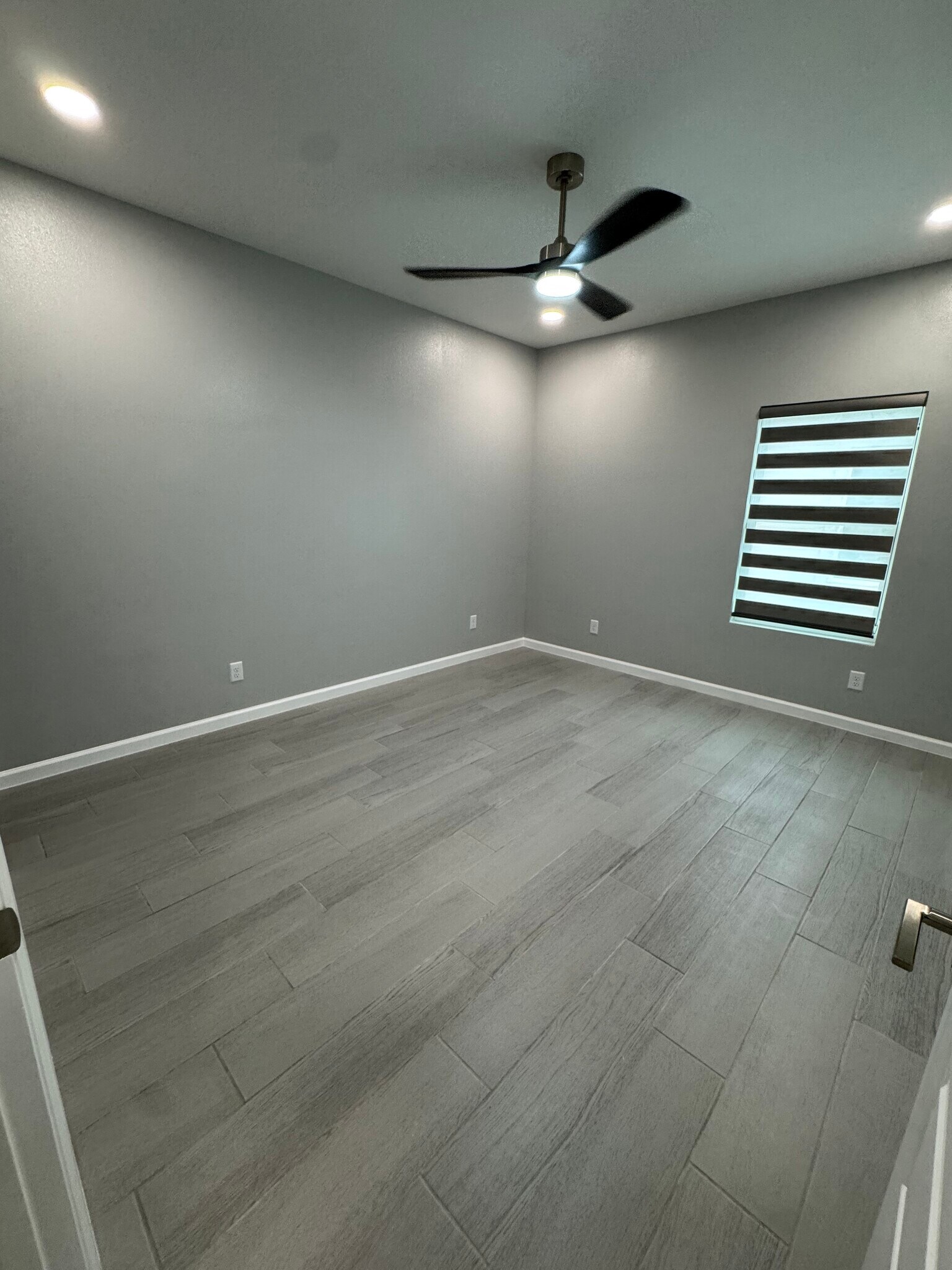 Building Photo - 1803 W Violet Dr