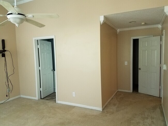 Building Photo - Great One Story With Bonus Room Over Garage