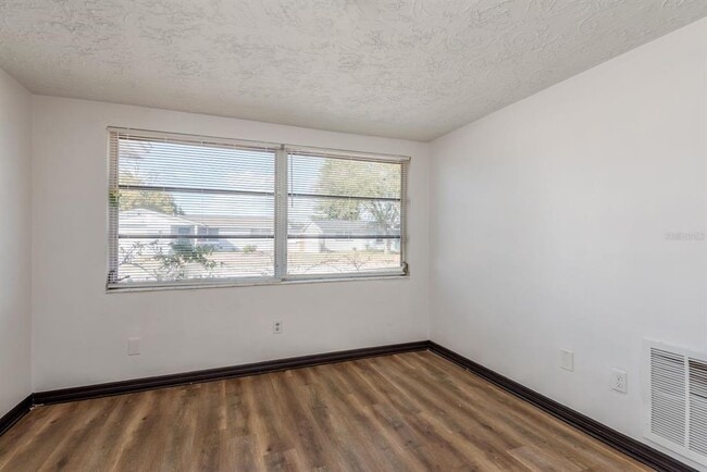 Building Photo - 3332 Chauncy Rd