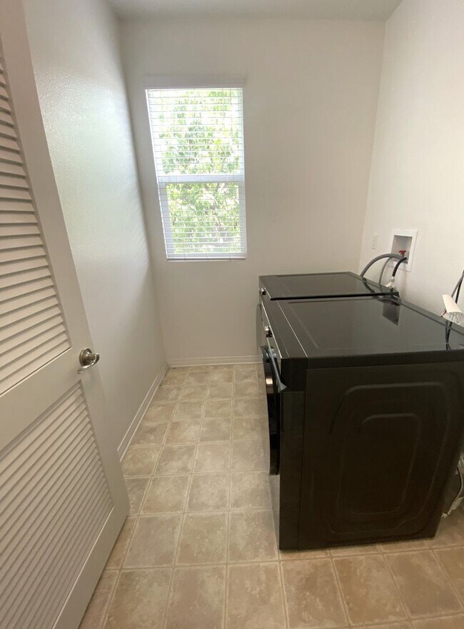 Building Photo - 4 Bdrm Parkside Village Gem -  2 weeks fre...