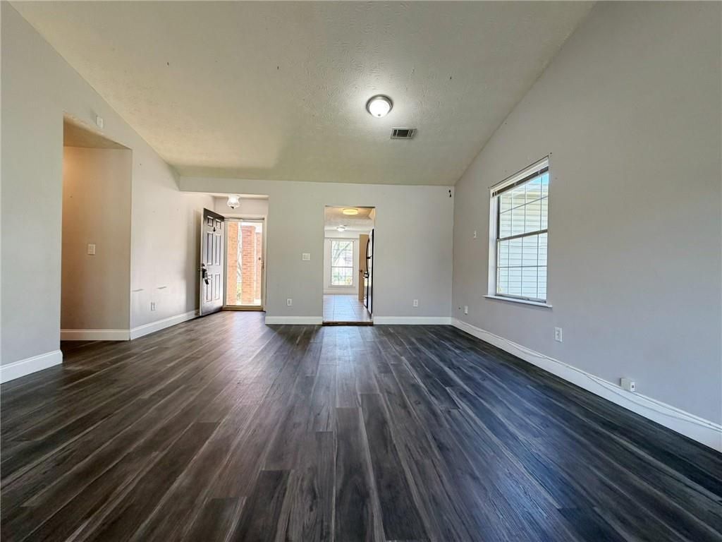 Building Photo - 2901 Inverloch Cir